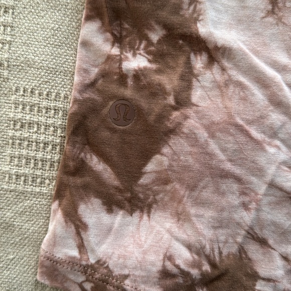 Lululemon t-shirt, size small - Picture 4 of 4